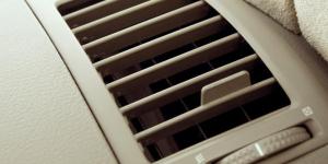 Comment nettoyer la climatisation de la voiture