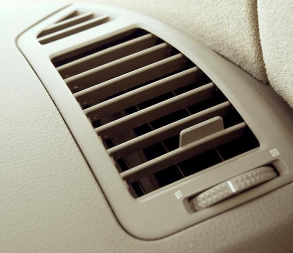 Comment nettoyer la climatisation de la voiture