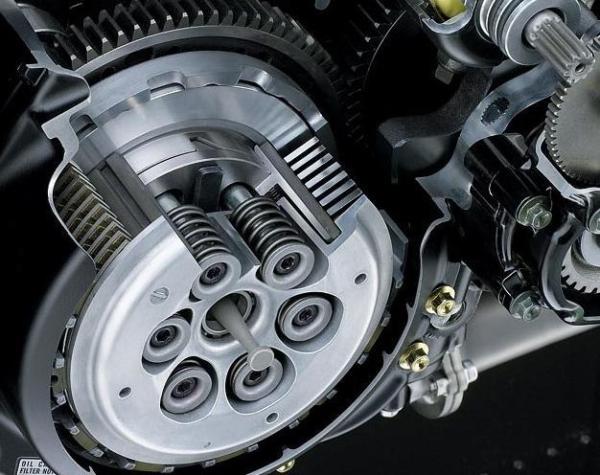 Quand remplacer l'embrayage de ma moto
