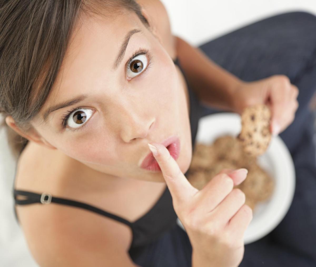 Pourquoi j'ai encore faim après manger - Toutes les SOLUTIONS !