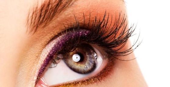Comment maquiller des yeux enfoncés