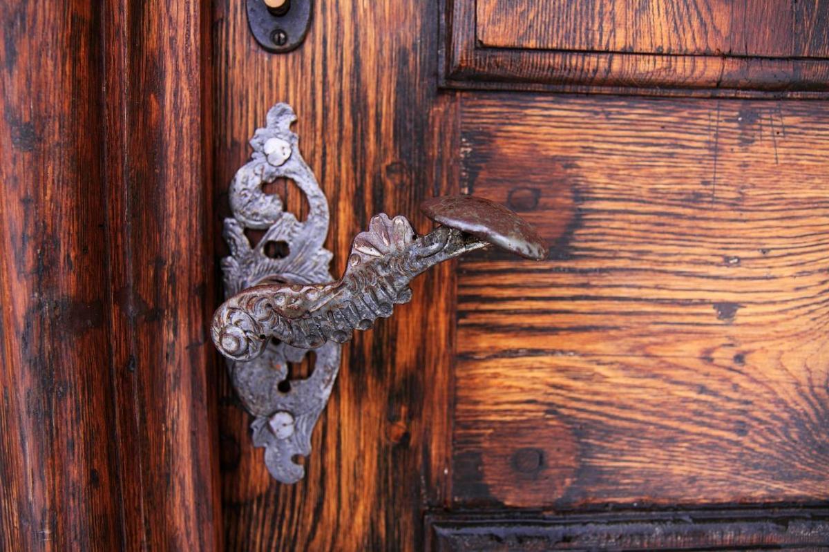 Comment nettoyer les portes en bois
