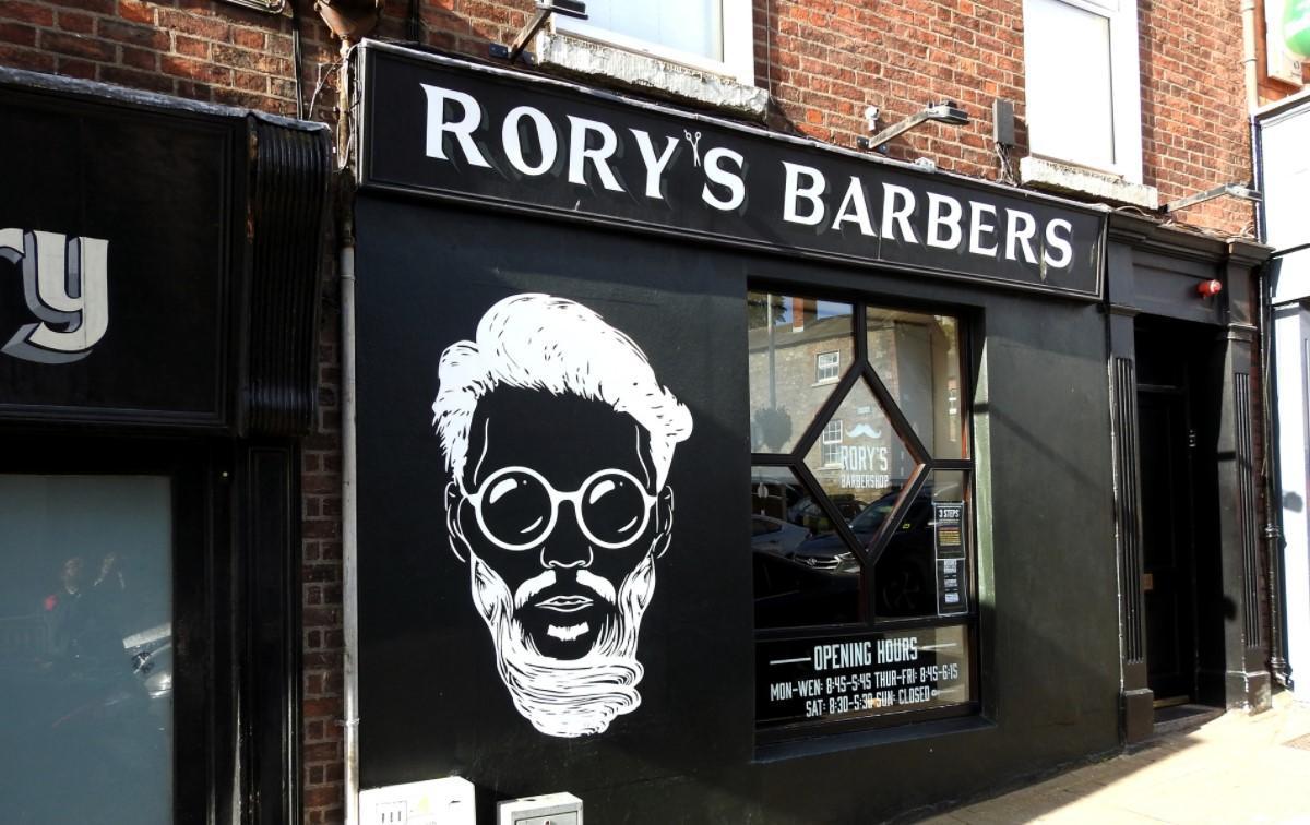 +45 noms de SALON de COIFFURE - Moderne, élégant et en ANGLAIS
