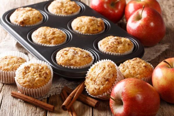 Petit déjeuner à base de flocons d'avoine - Muffins à l'avoine et aux pommes