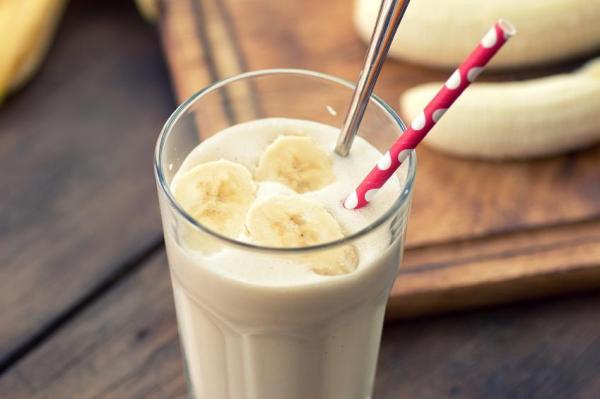 6 smoothies protéinés faits maison pour la musculation