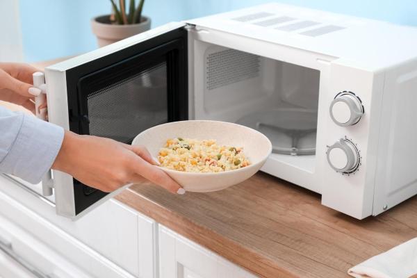 Micro-ondes qui ne chauffe plus - Causes et que faire - Le micro-ondes fonctionne, mais ne chauffe pas