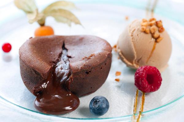 Desserts de Saint-Valentin - Fondant au chocolat avec cœur liquide : le gâteau de la Saint-Valentin avec une surprise à chaque bouchée
