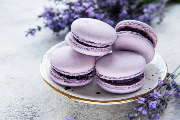 Desserts de Saint-Valentin - Macarons à la lavande et au miel : l'élégance à chaque bouchée