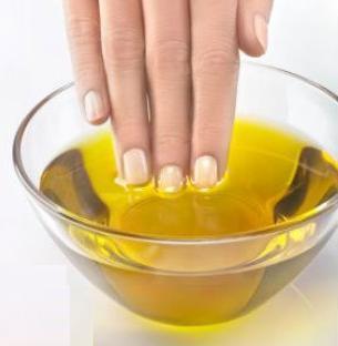 Les meilleures huiles pour fortifier les ongles - Étape 1