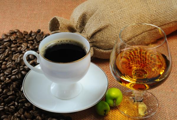 Quelles sont les causes du tremblement des mains - La caféine